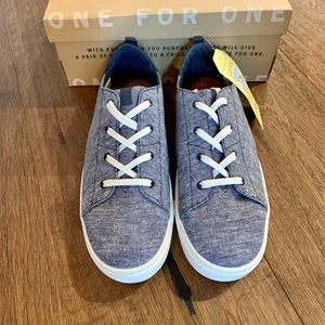 Tom’s Lenny Navy Slub Chambray Shoes NWT Youth 5.5
